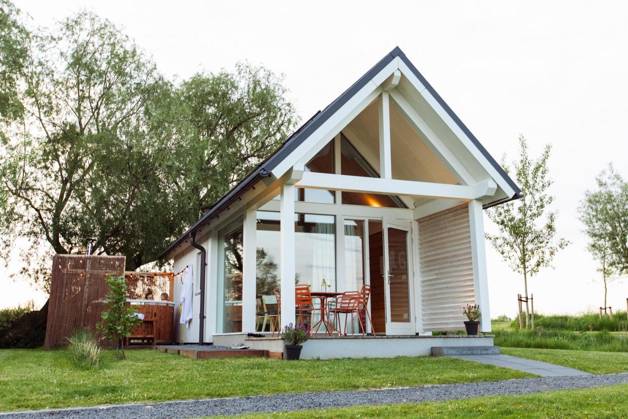 Апартаменти Tiny House - Optioneel Met Hottub Доккюм Номер фото