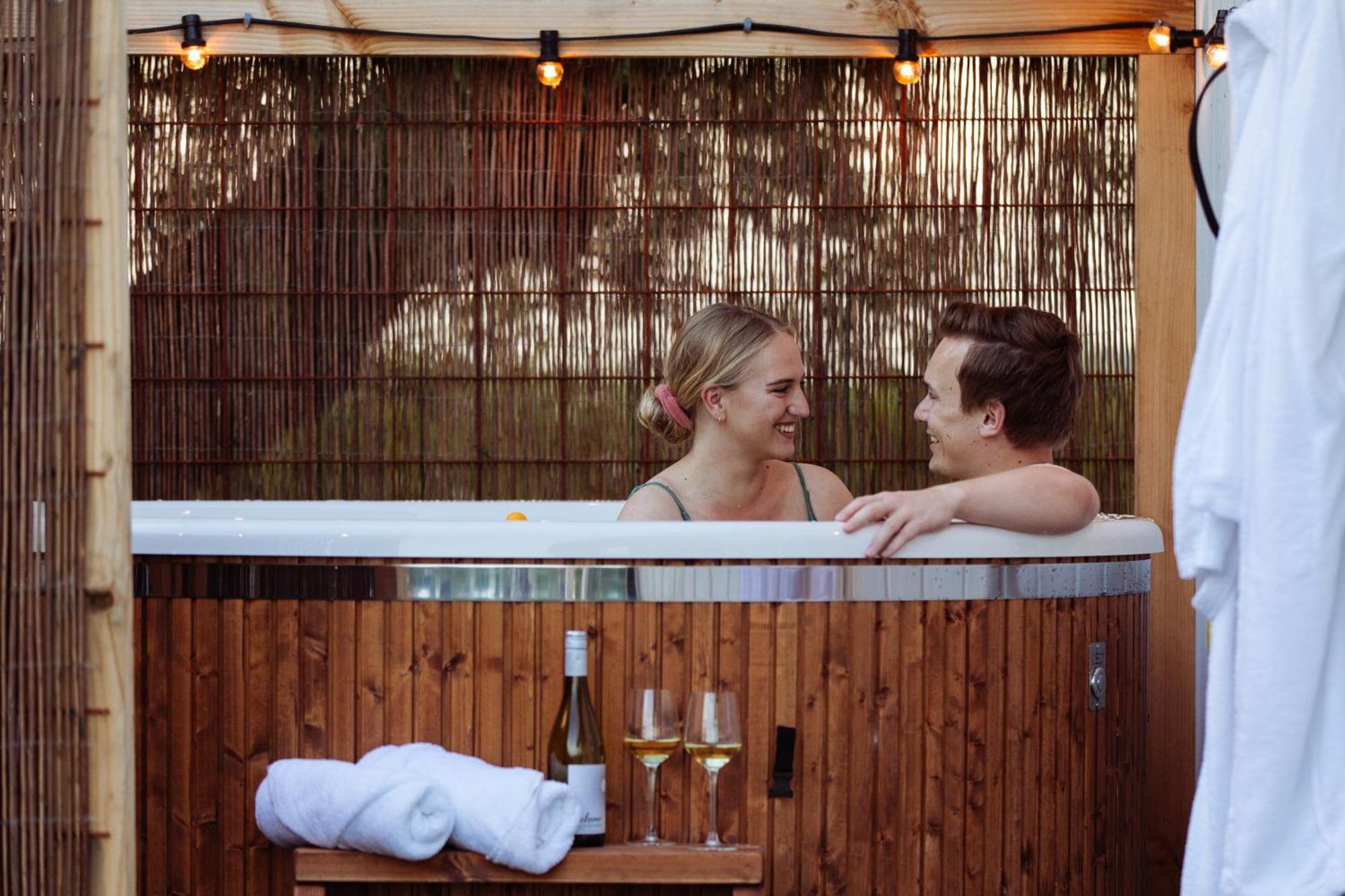 Апартаменти Tiny House - Optioneel Met Hottub Доккюм Номер фото