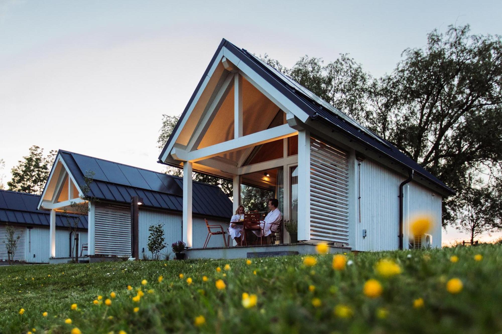 Апартаменти Tiny House - Optioneel Met Hottub Доккюм Номер фото