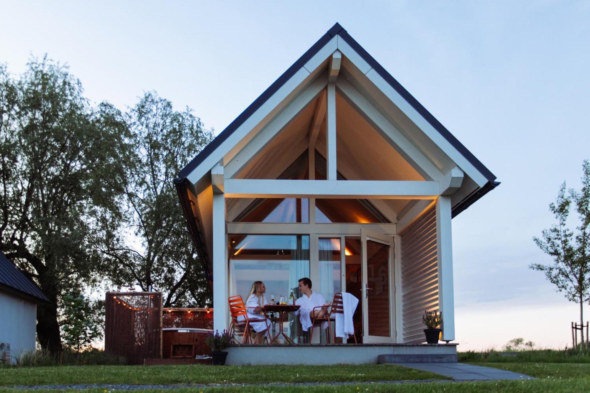 Апартаменти Tiny House - Optioneel Met Hottub Доккюм Номер фото